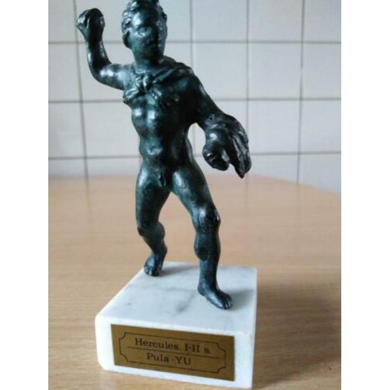 Hercules sculptuur. 110 mm groot.