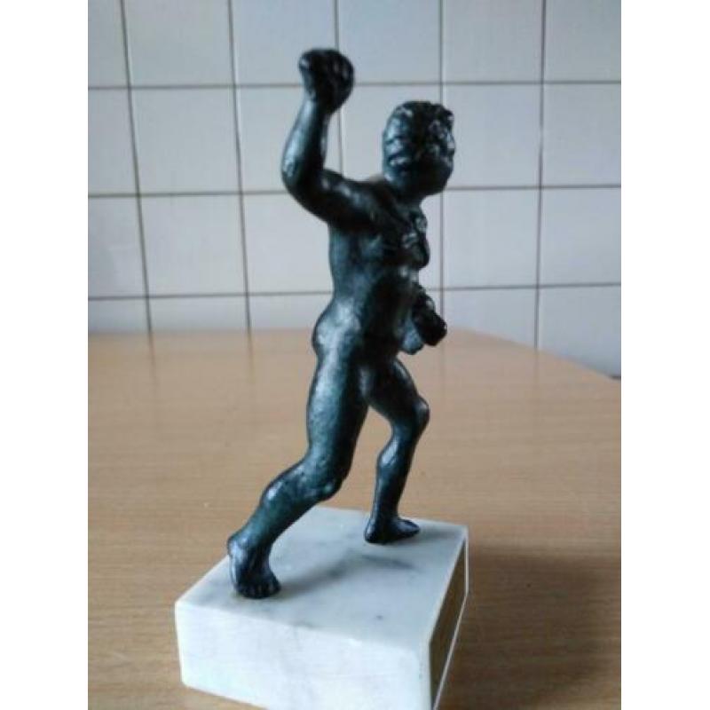 Hercules sculptuur. 110 mm groot.