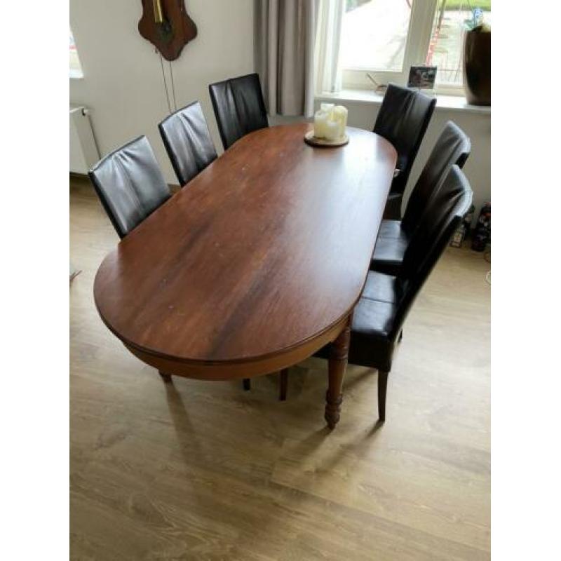 Antieke eettafel met 6 stoelen