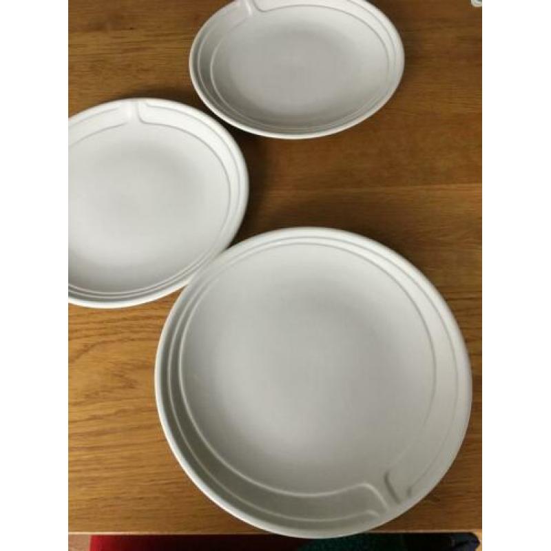 6 borden en 2 schalen van servies Johnson brothers