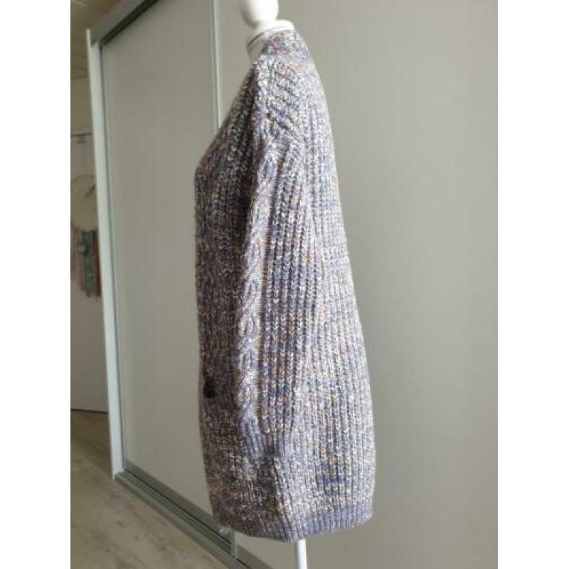 Lekker warm vest in mooie kleur. Maat 40. Nieuw