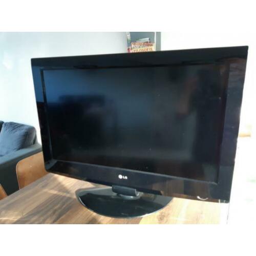 LG LCD tv 32 inch incl wandbeugel