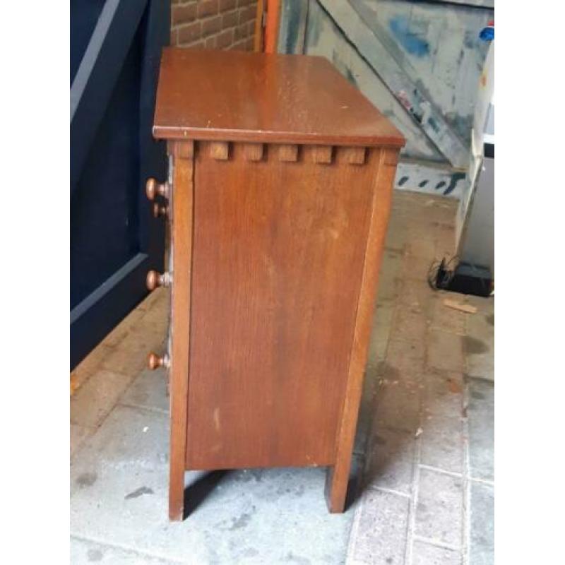 Houten ladenkastje met 3 (drie) lades