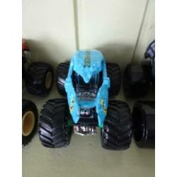 hotwheels monster trucks van mattel schaal 1:64
