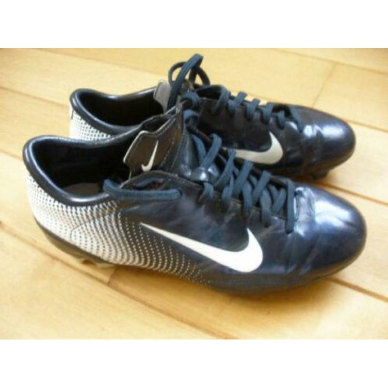 NIKE voetbalschoenen blauw wit maat 40 ,5