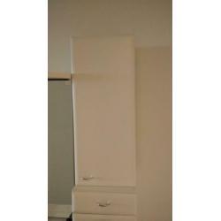 Badkamer kastjes 2x en spiegel