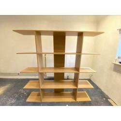Nette open kast, lichte houtkleur