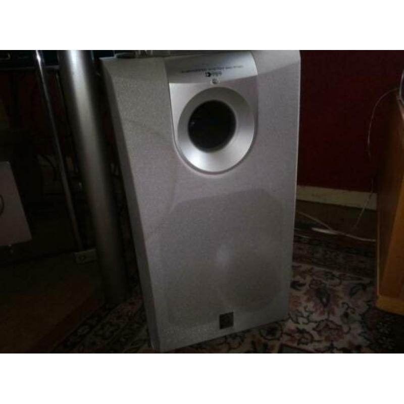 Yamaha rx v357 + dvd s557 5.1 home cinema