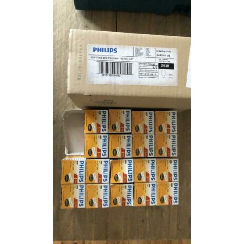 Te koop 18 nwe Philips softone lampen 25w kleine fit, koopje