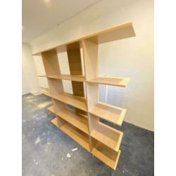 Nette open kast, lichte houtkleur