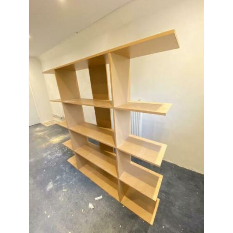 Nette open kast, lichte houtkleur