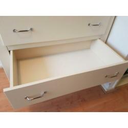 Commode met muurplank
