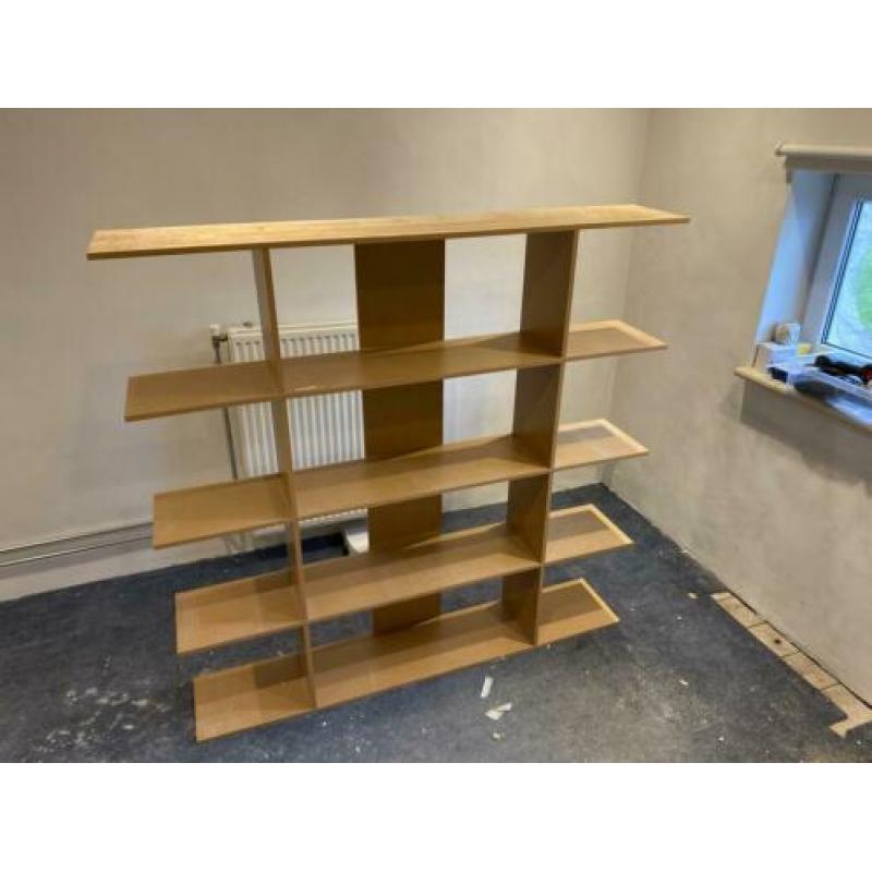 Nette open kast, lichte houtkleur