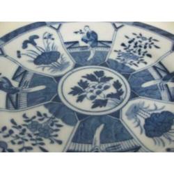 Lange Lijs. Blauw Chinees bordje. Diameter 20,5 cm. Mosa.