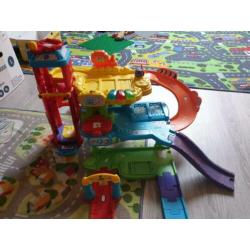 Toet toet auto garage + extra weg onderdelen
