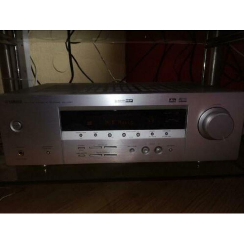 Yamaha rx v357 + dvd s557 5.1 home cinema
