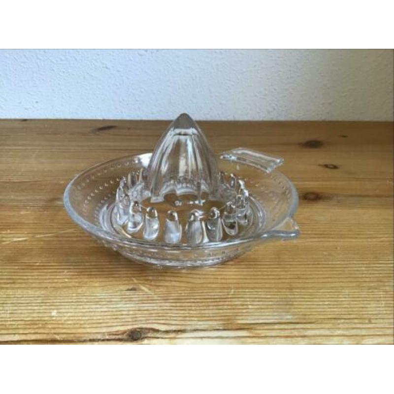 Vintage , retro Glazen citruspers, sinaasappel pers.
