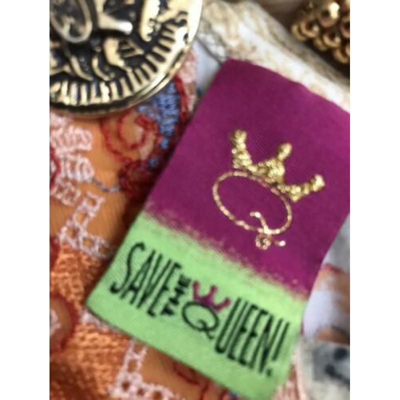 Save the queen top L