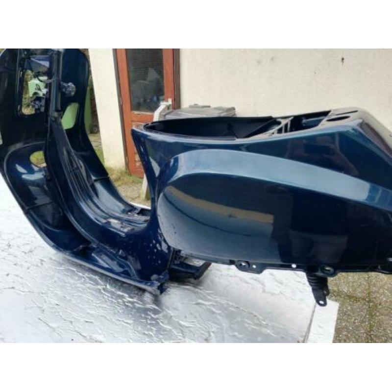 Gespoten vespa lx frame ocean blue metallic/blauw kenteken