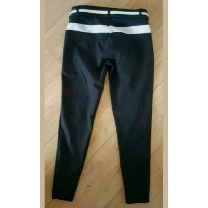 Mooie broek maat s/m valt meer als een kleine m