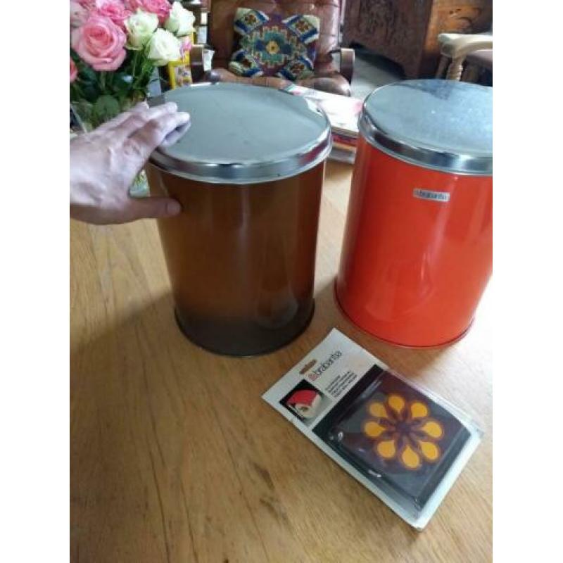 Voorraadblikken Brabantia en rolhouder retro