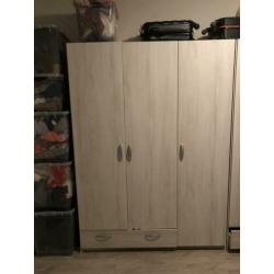 Kledingkast 2 voor 150€! Zsm op te halen