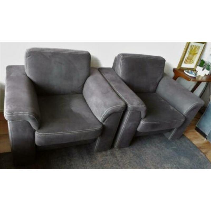2 fauteuils donkergrijs Alcantara stof - in goede staat