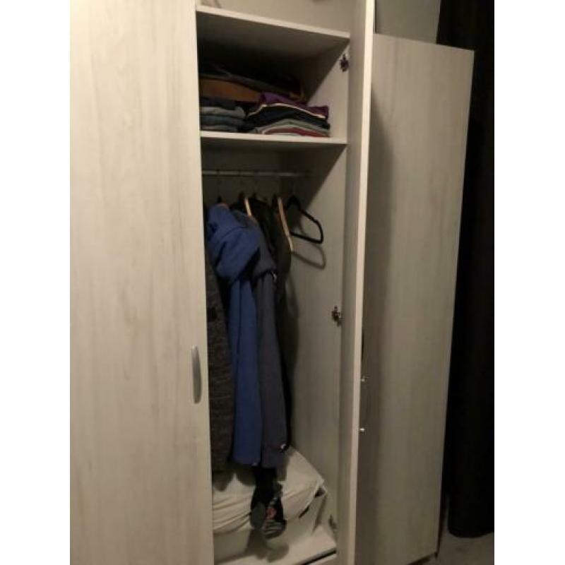Kledingkast 2 voor 150€! Zsm op te halen