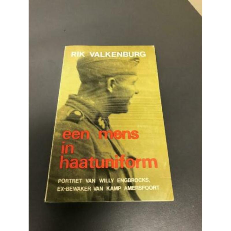 Een mens in haatuniform Rik Valkenburg