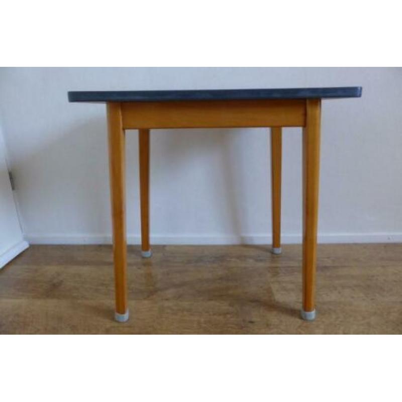 Eromes, retro, vintage, kinder tafel met stoeltje