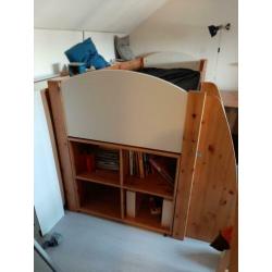 Half hoogslaper met bureau en kastje