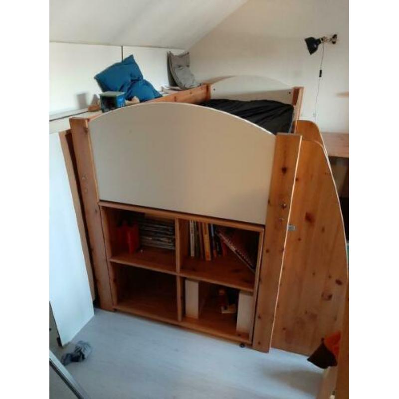 Half hoogslaper met bureau en kastje