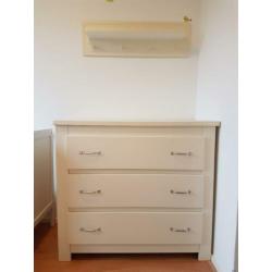 Commode met muurplank