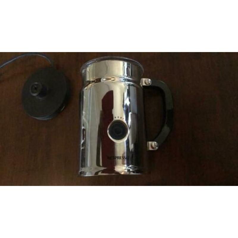 Nespresso Aeroggino koud en warm opschuimer