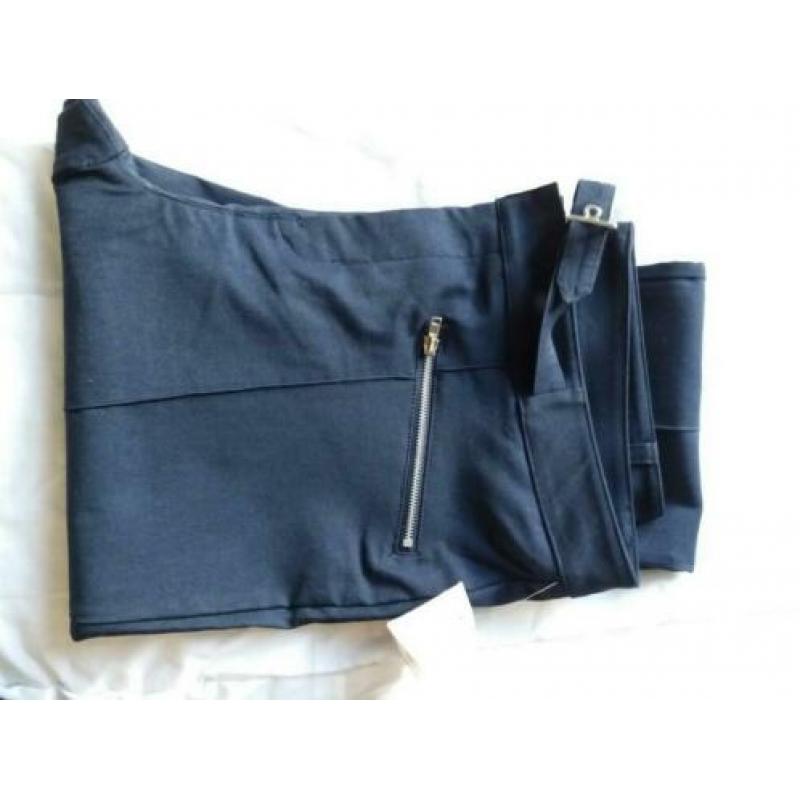 Donker blauwe dames lange broek maat wijdte 42.
