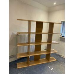 Nette open kast, lichte houtkleur