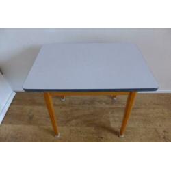 Eromes, retro, vintage, kinder tafel met stoeltje