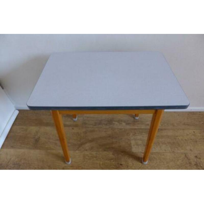 Eromes, retro, vintage, kinder tafel met stoeltje