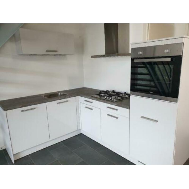 INNOVARE KEUKENS: Hoogglans Showroomkeuken COMPLEET !