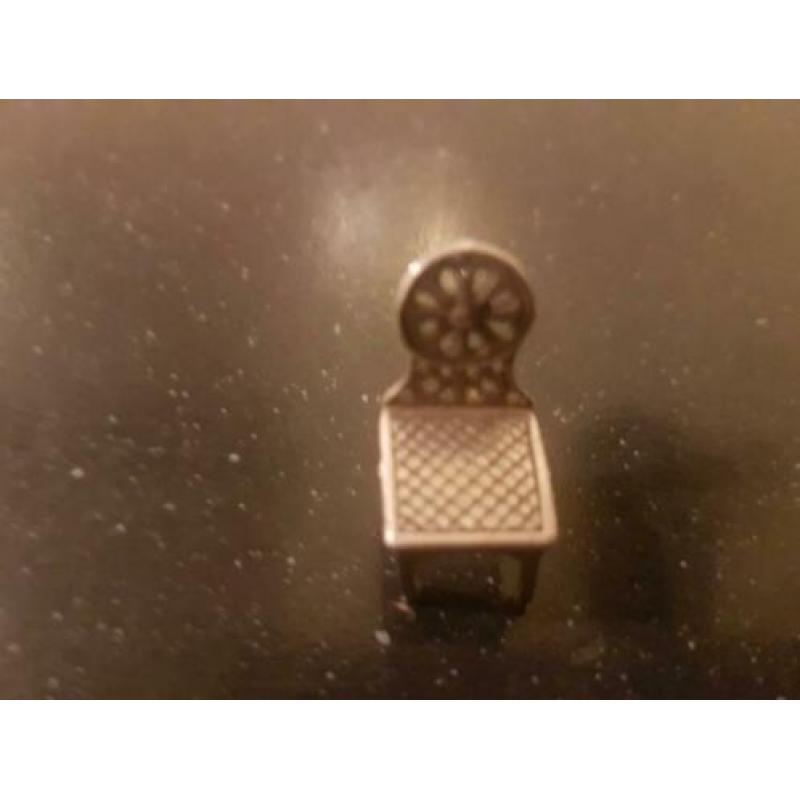 Antiek zilveren miniatuur stoeltje