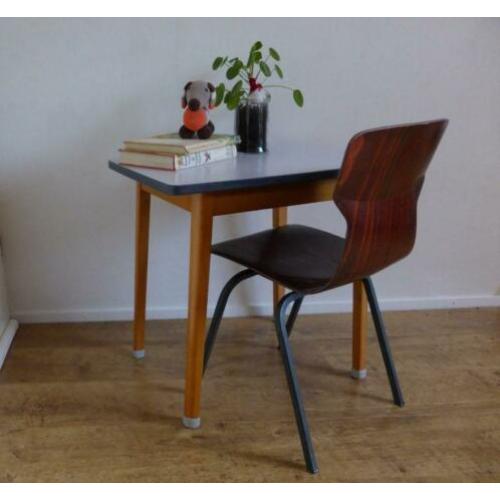 Eromes, retro, vintage, kinder tafel met stoeltje