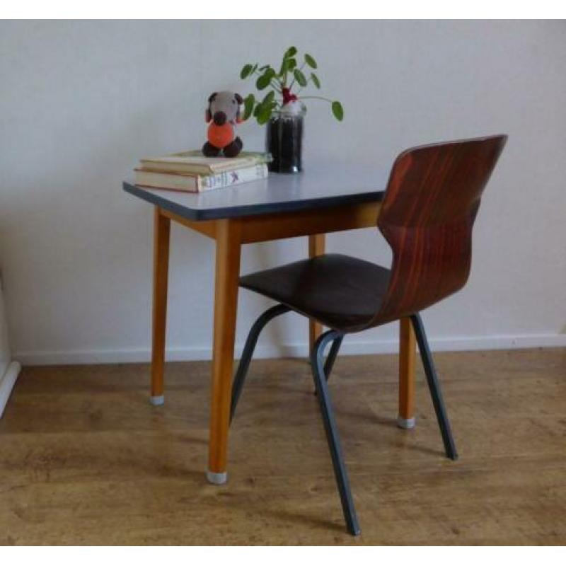 Eromes, retro, vintage, kinder tafel met stoeltje