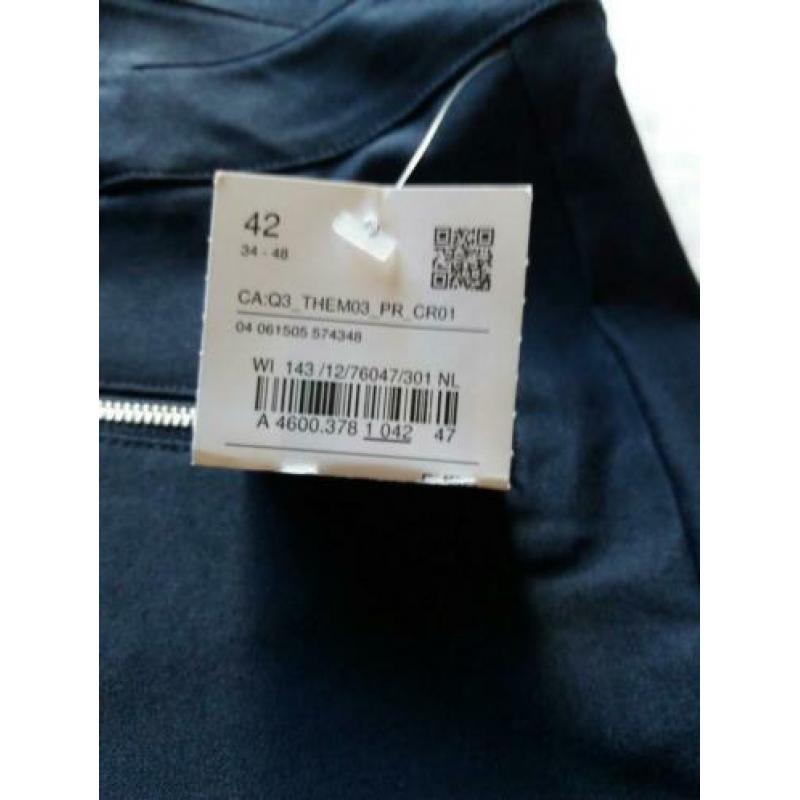 Donker blauwe dames lange broek maat wijdte 42.