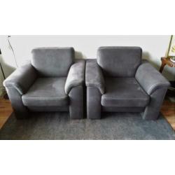 2 fauteuils donkergrijs Alcantara stof - in goede staat
