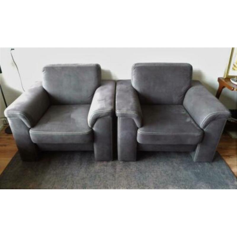 2 fauteuils donkergrijs Alcantara stof - in goede staat