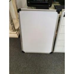 Uitverkoop!! 2 magnetische whiteboards voor €15,-!