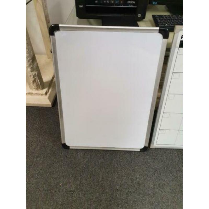 Uitverkoop!! 2 magnetische whiteboards voor €15,-!