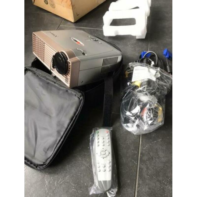 Nobo X25C DLP projector / beamer 2500 ANSI lumen NIEUW