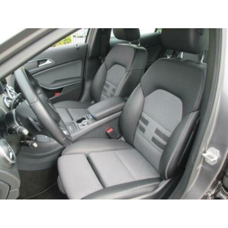 Mercedes-Benz GLA-Klasse 180 Premium / Automaat / Cruise con