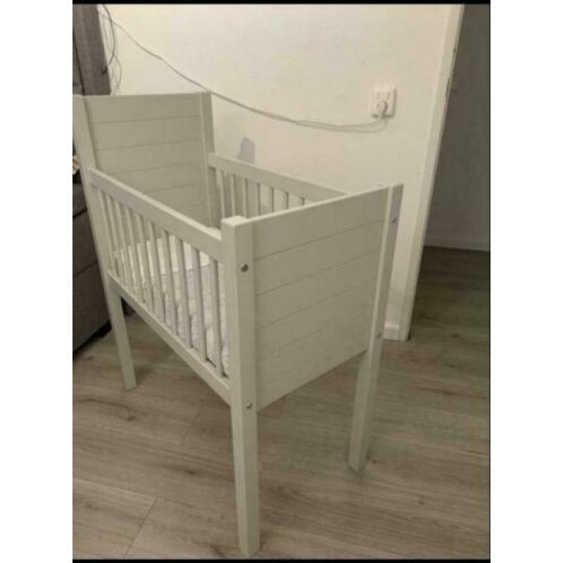 Babywieg mintgroen + matras